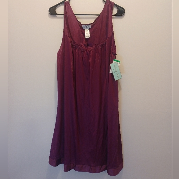 Vanity Fair Other - NEW Vintage Vanity Fair fuchsia long lounge night gown sz L